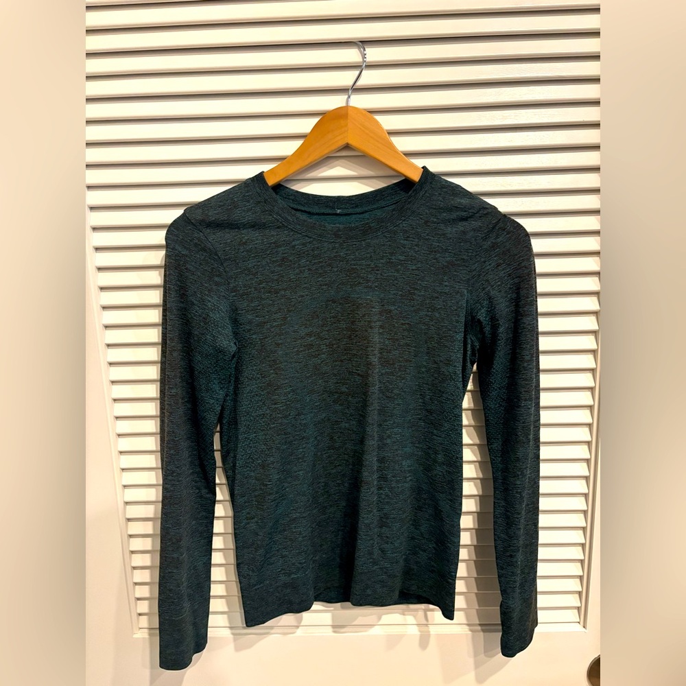 Lululemon long sleeve size 4 teal heathered